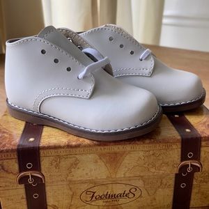 Footnote White Boots